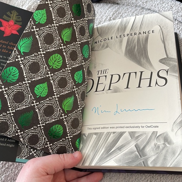 The Depths by Nicole Lesperance - Exclusive OwlCrate Edition SIGNED COPY - Picture 2 of 5